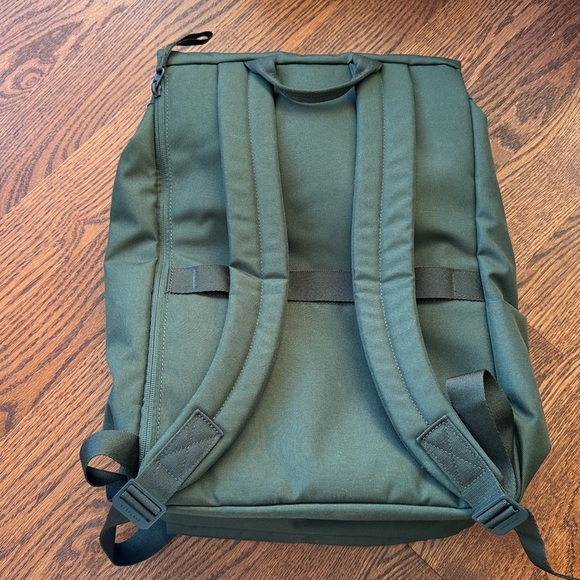 Everlane ReNew Transit Backpack - Picture 7 of 7